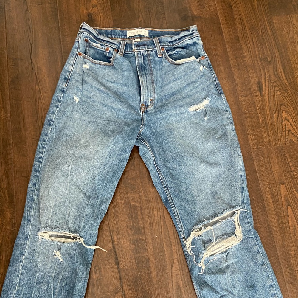 ABERCROMBIE & FITCH CURVE LOVE JEANS 28